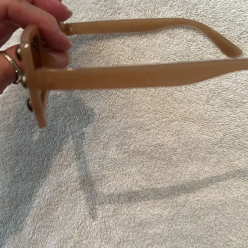 NWOT tan squarish sunnies with embellishments